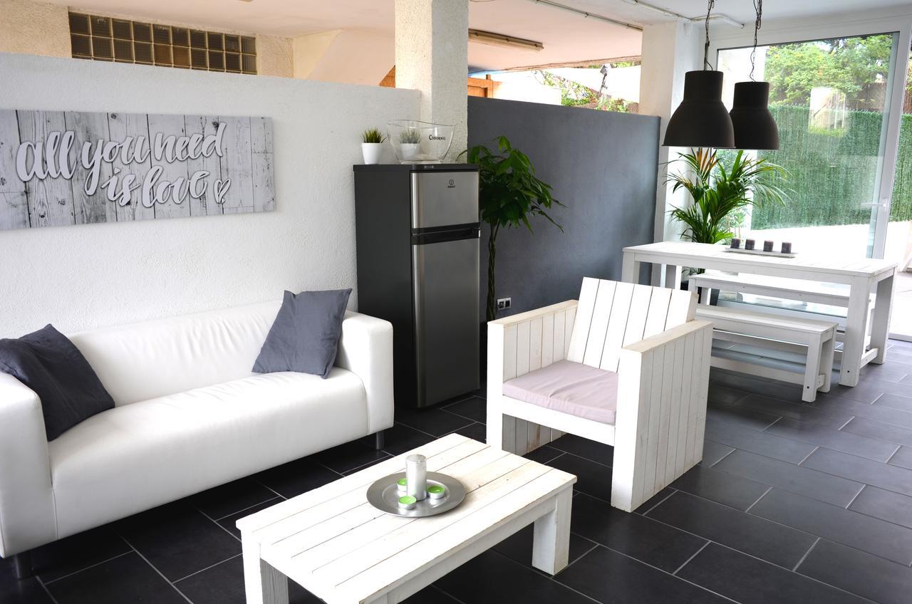 Beach House Castelldefels Rum bild
